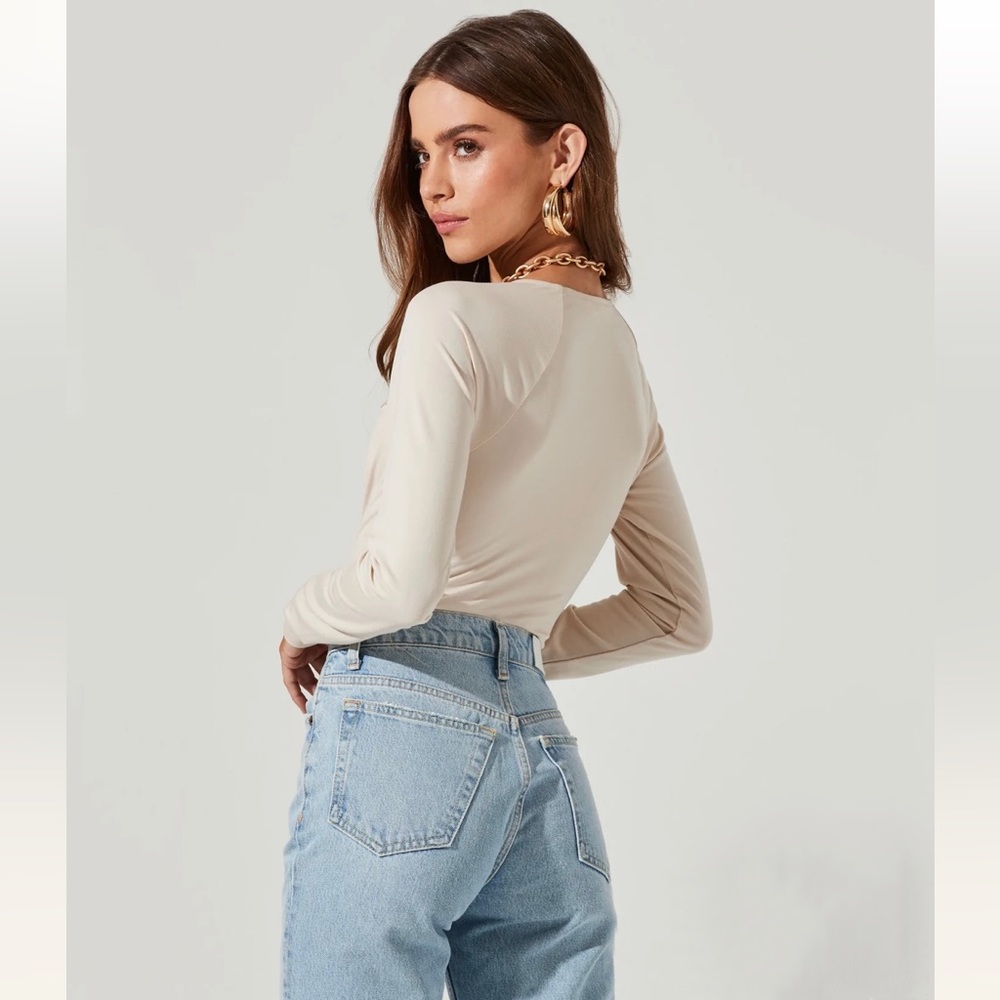 NWOT- ASTR THE LABEL- Multicutout long sleeve bodysuit in bone- Size M - Picture 3 of 7